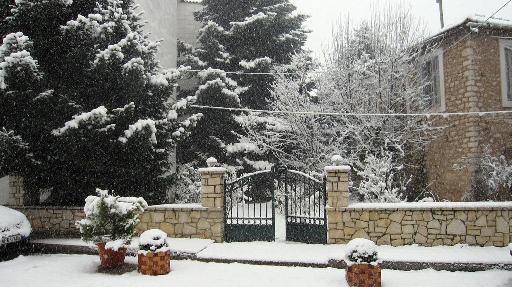 Papastavrou Apartments Калаврита Экстерьер фото